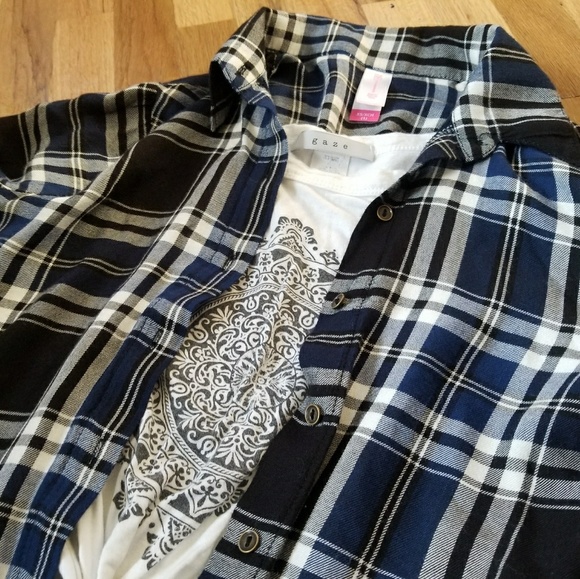 🤪 5 for 25$🤪Blue and black plaid button down xs - Picture 4 of 4